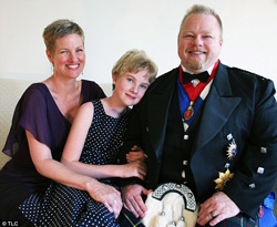 David_Drew_Howe_and_his_wife_Pam_and_Daughter-250pw