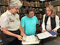 From R to L - Program host Madonna Davis, Illinois native Pam Frazer and genealogist Velda Moore.  Scene from Legend Seekers – The Lively Family Massacre.